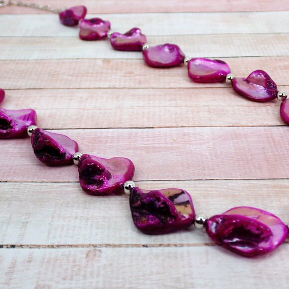 Purple shell bead necklace made with natural shape shell beads and silver beads - Picture 3 of 11